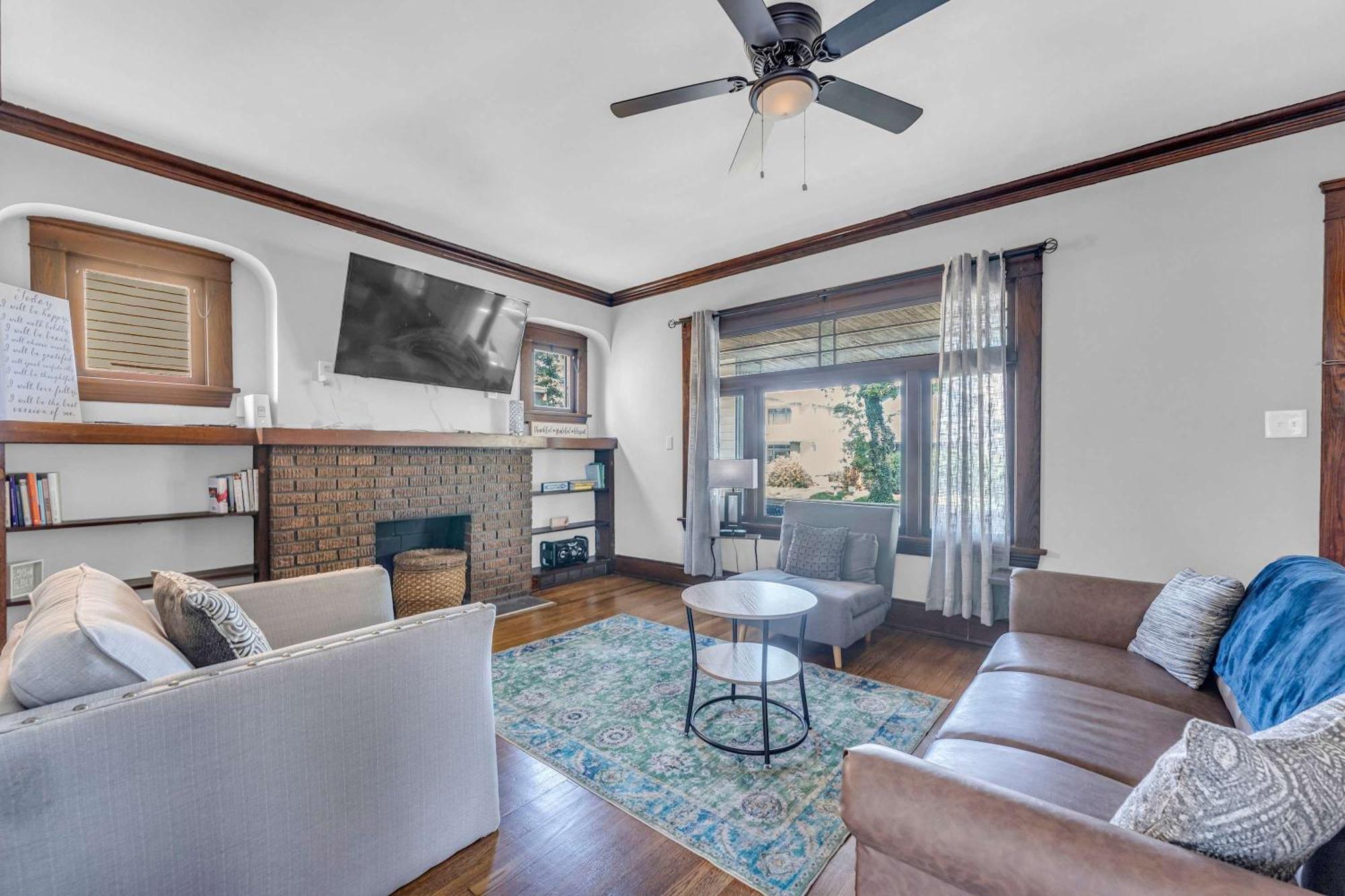 Beautifully Remodeled Duplex Apt In West Blvd Кливленд Экстерьер фото
