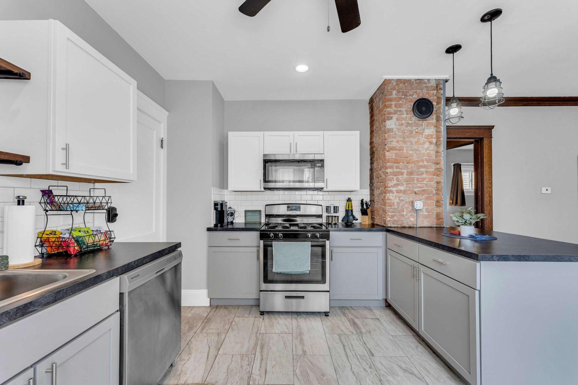 Beautifully Remodeled Duplex Apt In West Blvd Кливленд Экстерьер фото
